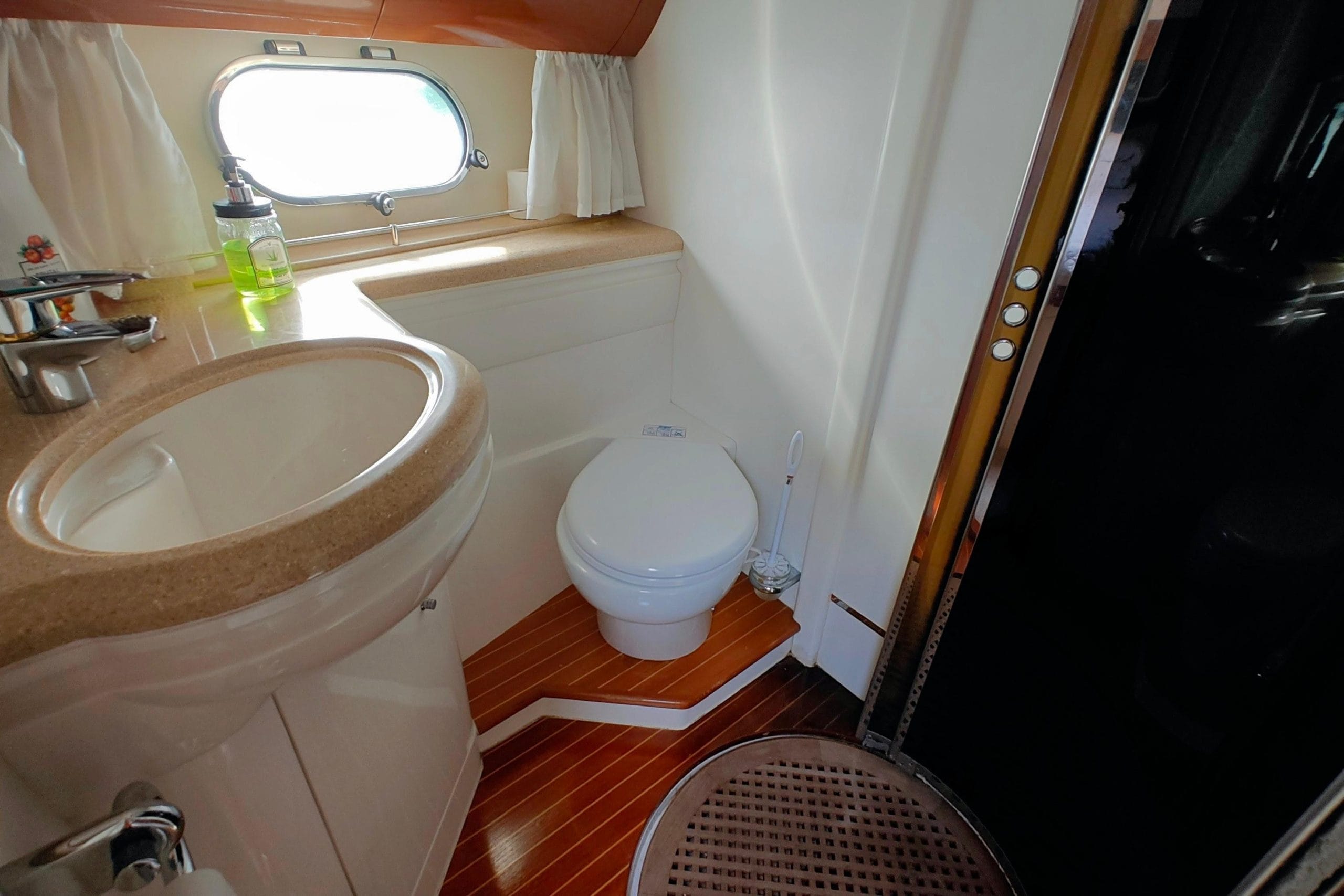 2003 Princess 65 for sale (photo 22)