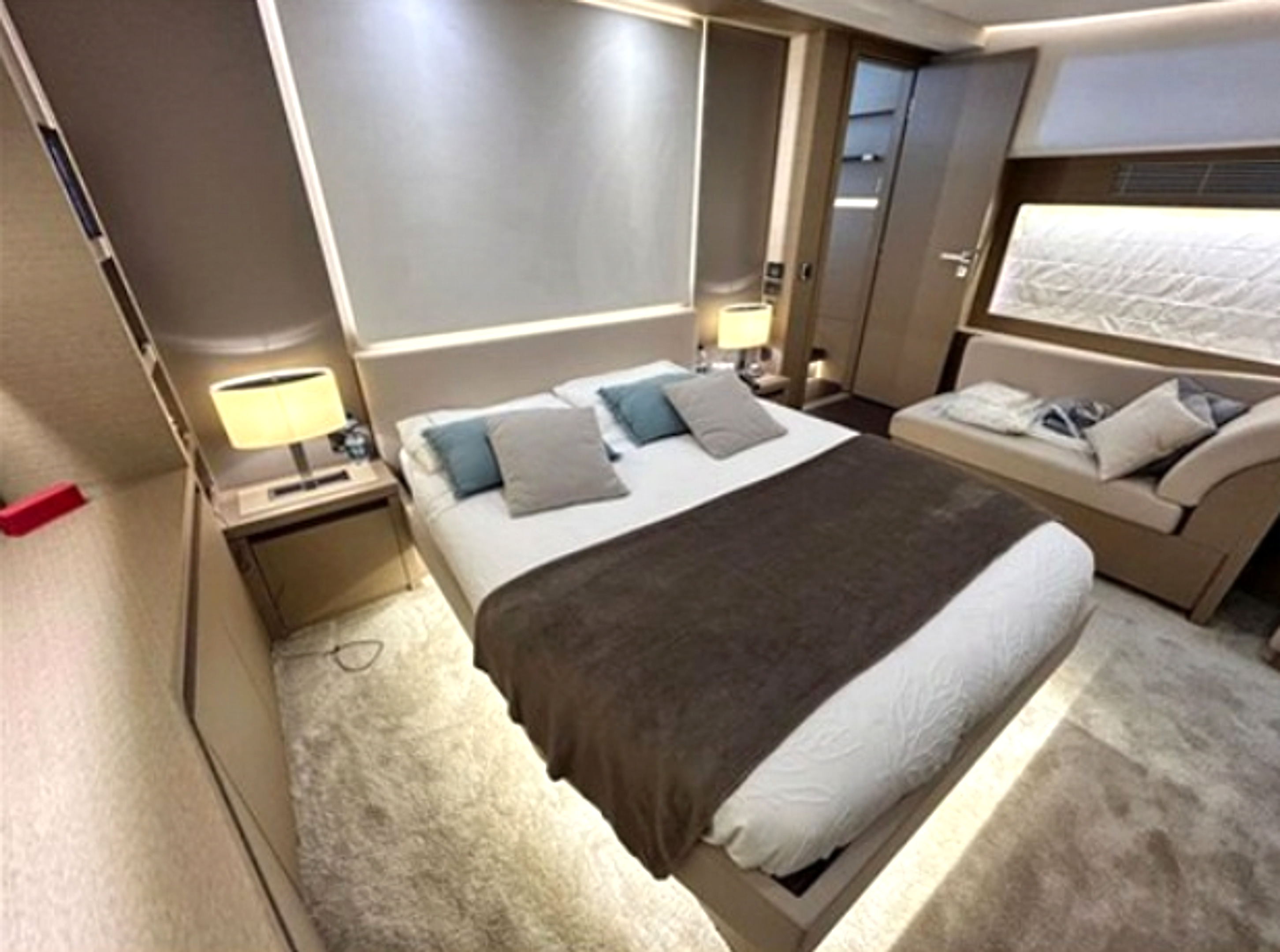 2017 Prestige 680 à vendre (photo 2)