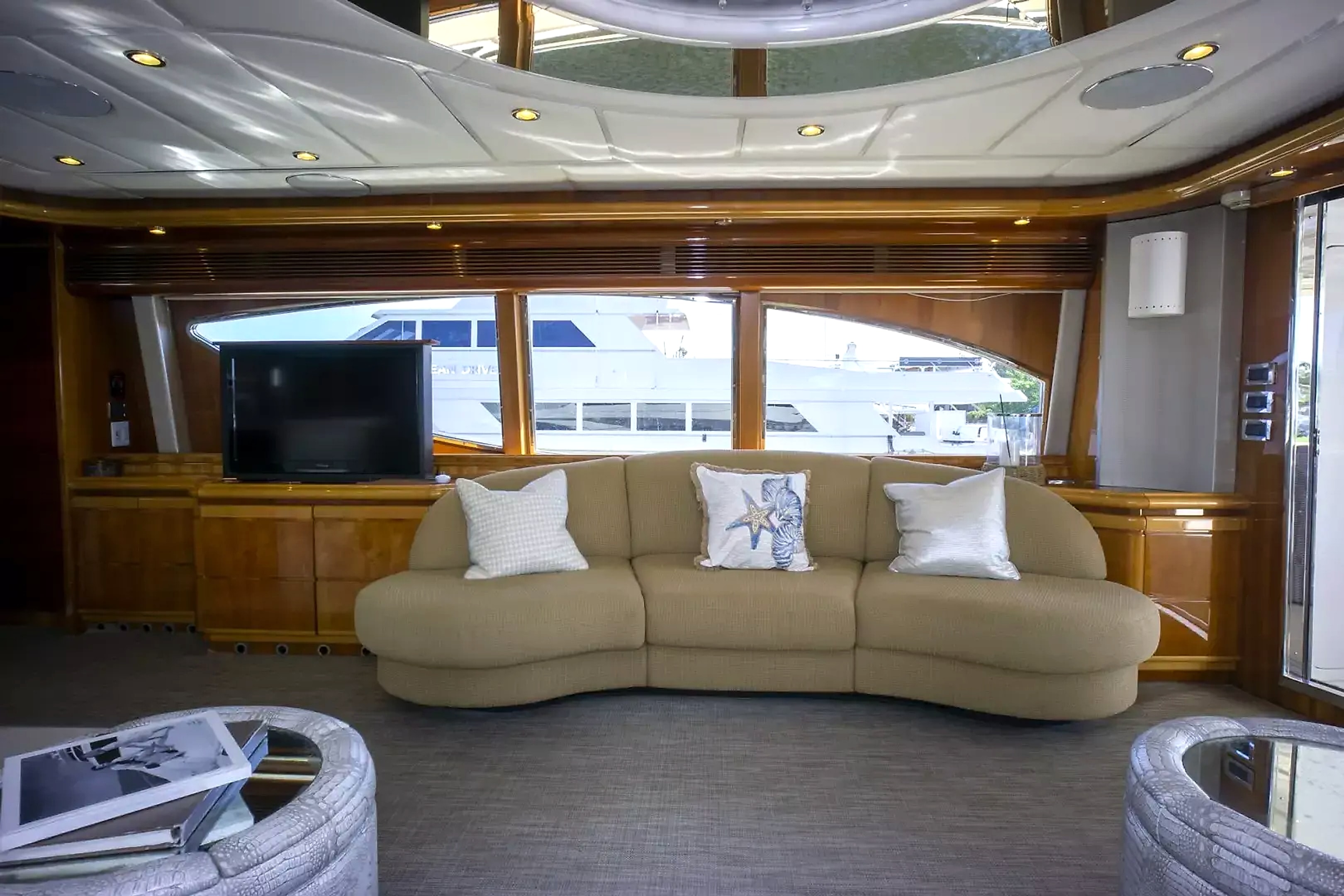 2000 Ferretti Yachts Custom Line 94 for sale (photo 6)