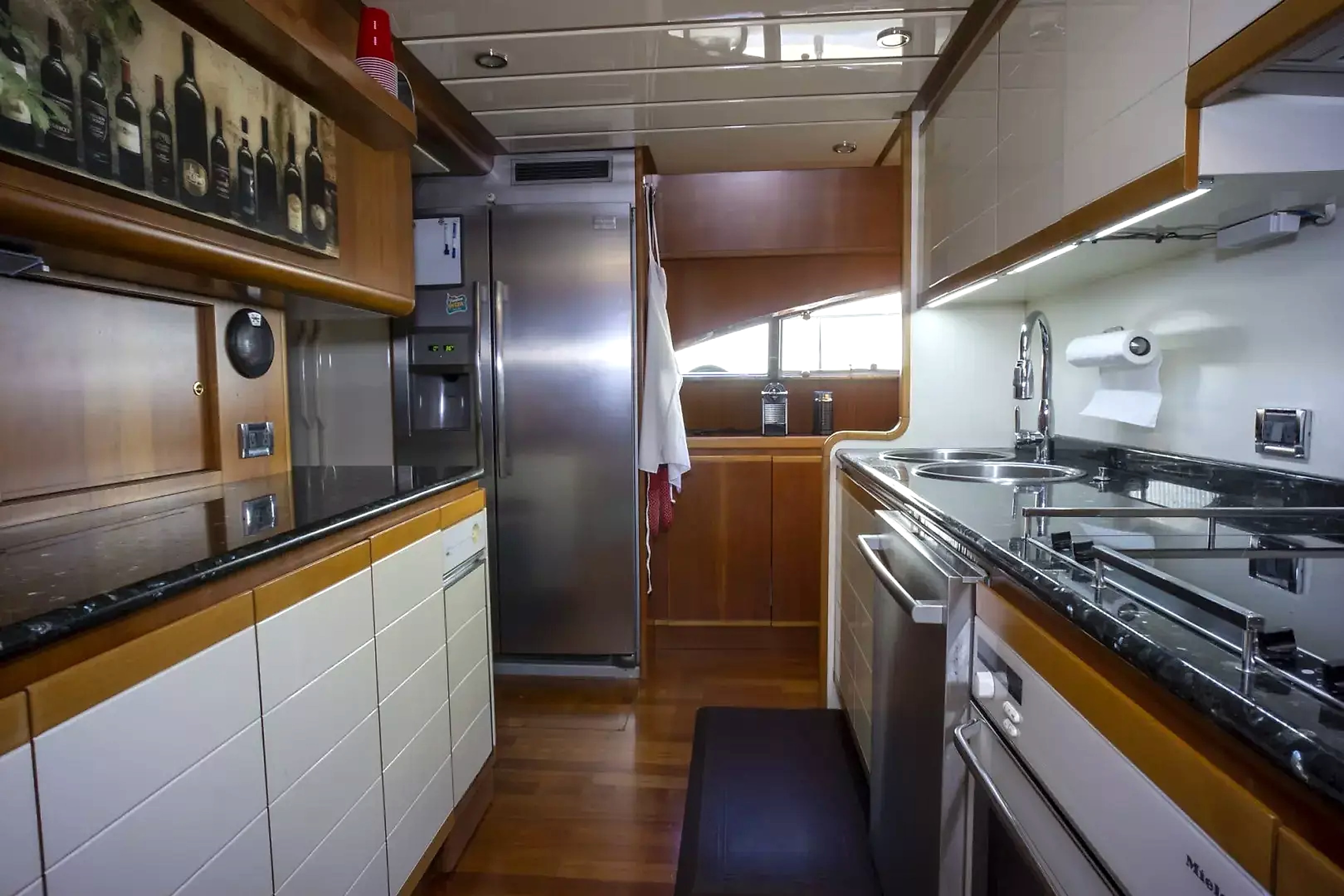 2000 Ferretti Yachts Custom Line 94 for sale (photo 14)