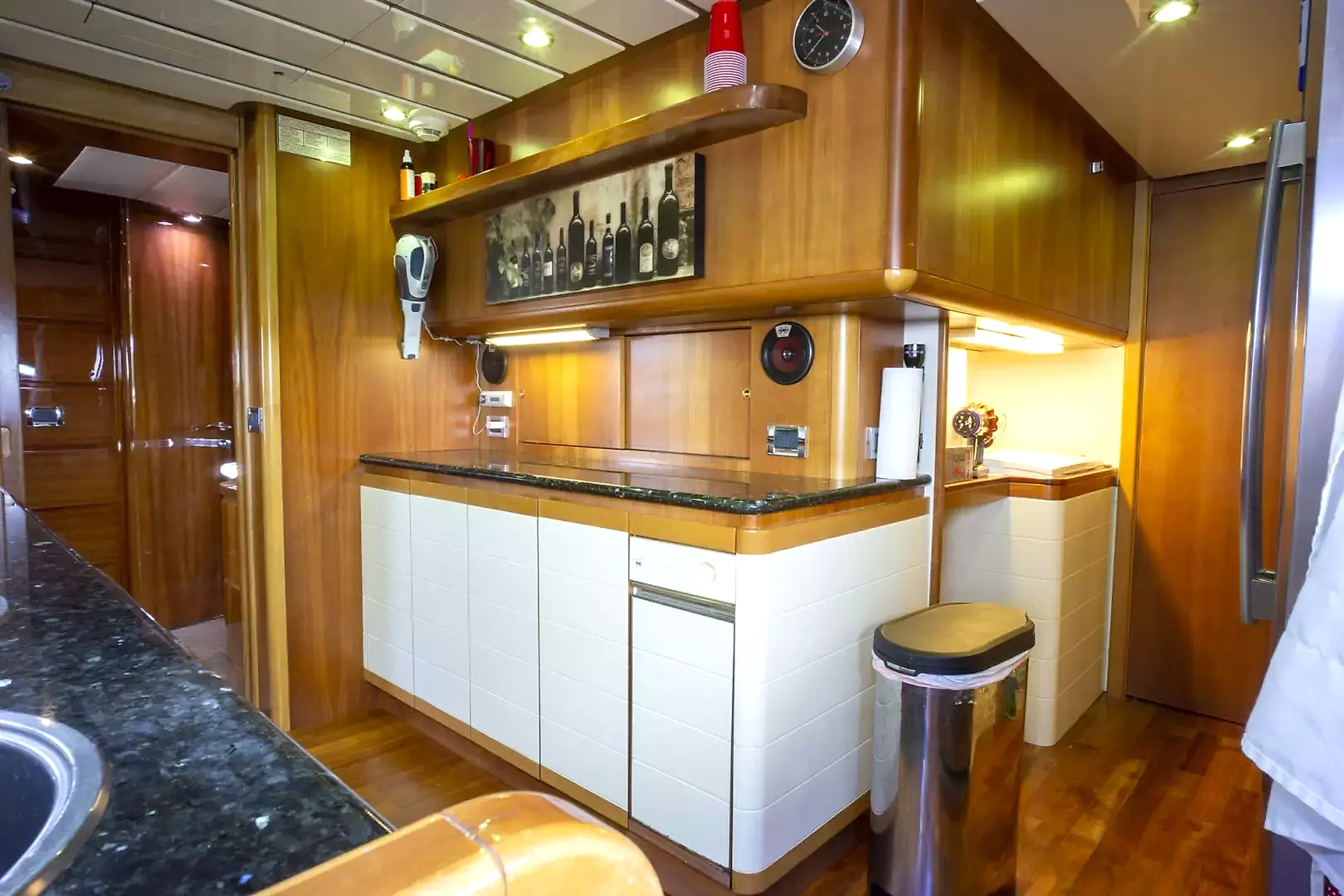 2000 Ferretti Yachts Custom Line 94 for sale (photo 15)