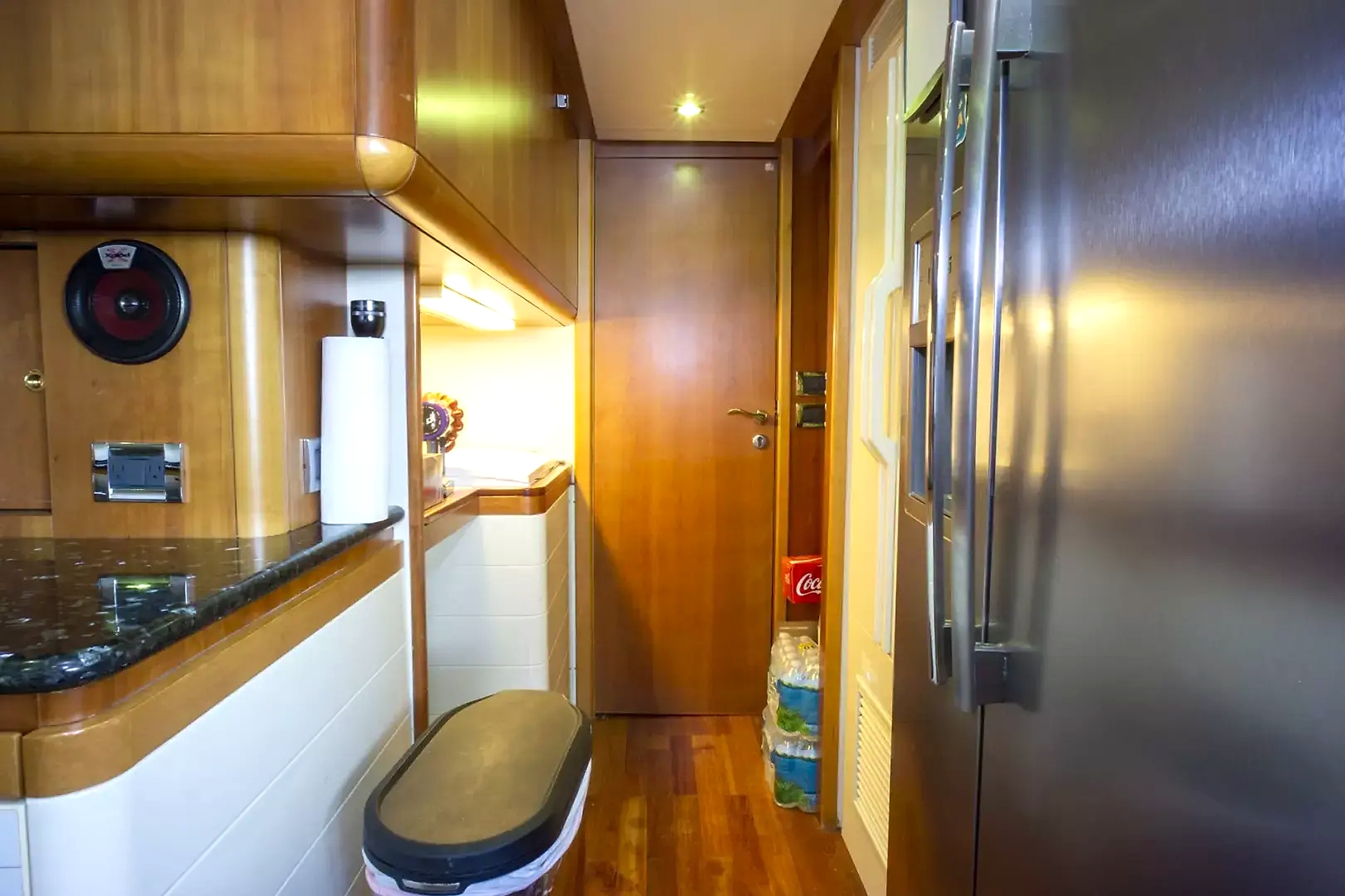 2000 Ferretti Yachts Custom Line 94 for sale (photo 16)