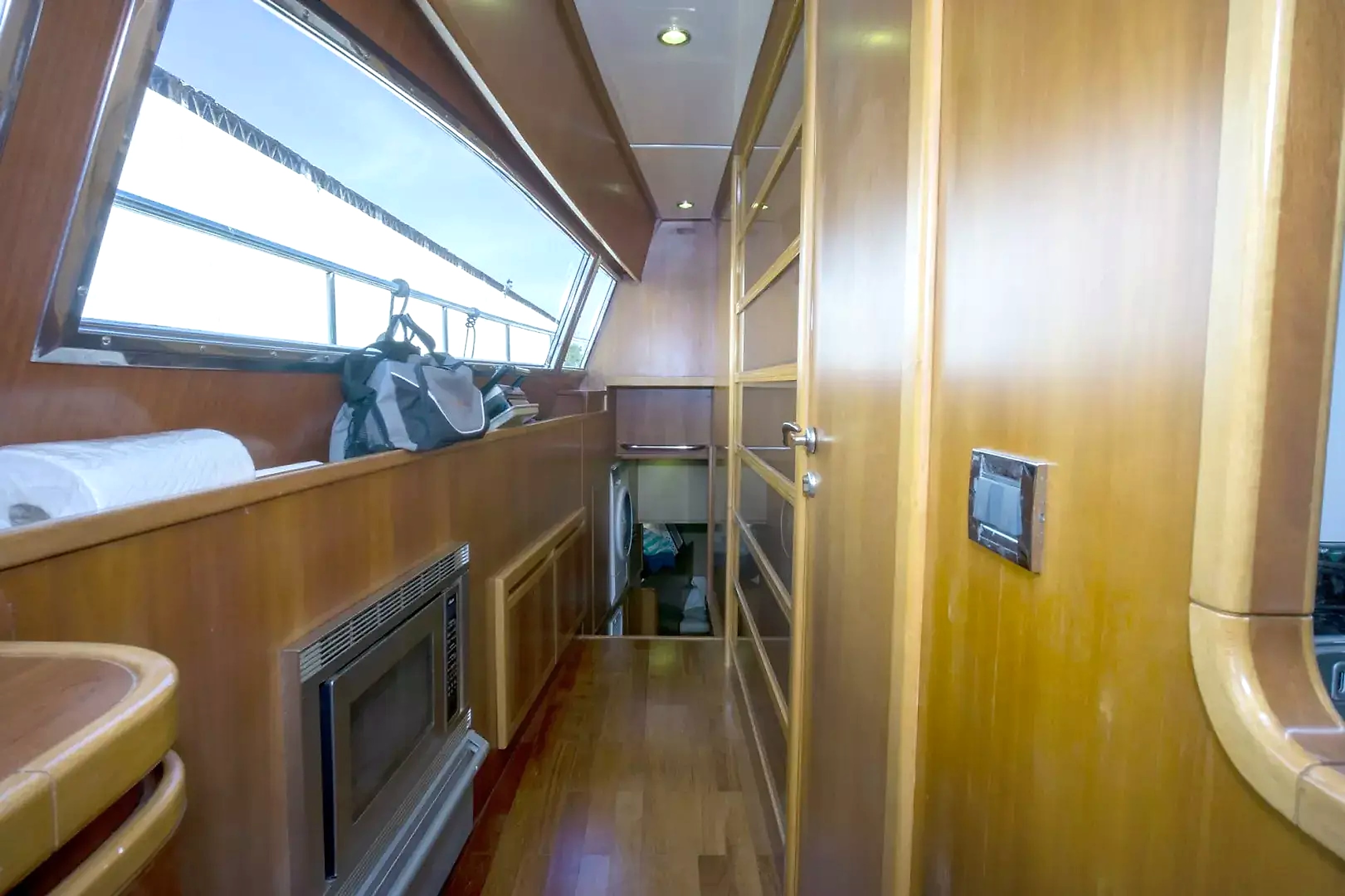 2000 Ferretti Yachts Custom Line 94 for sale (photo 17)