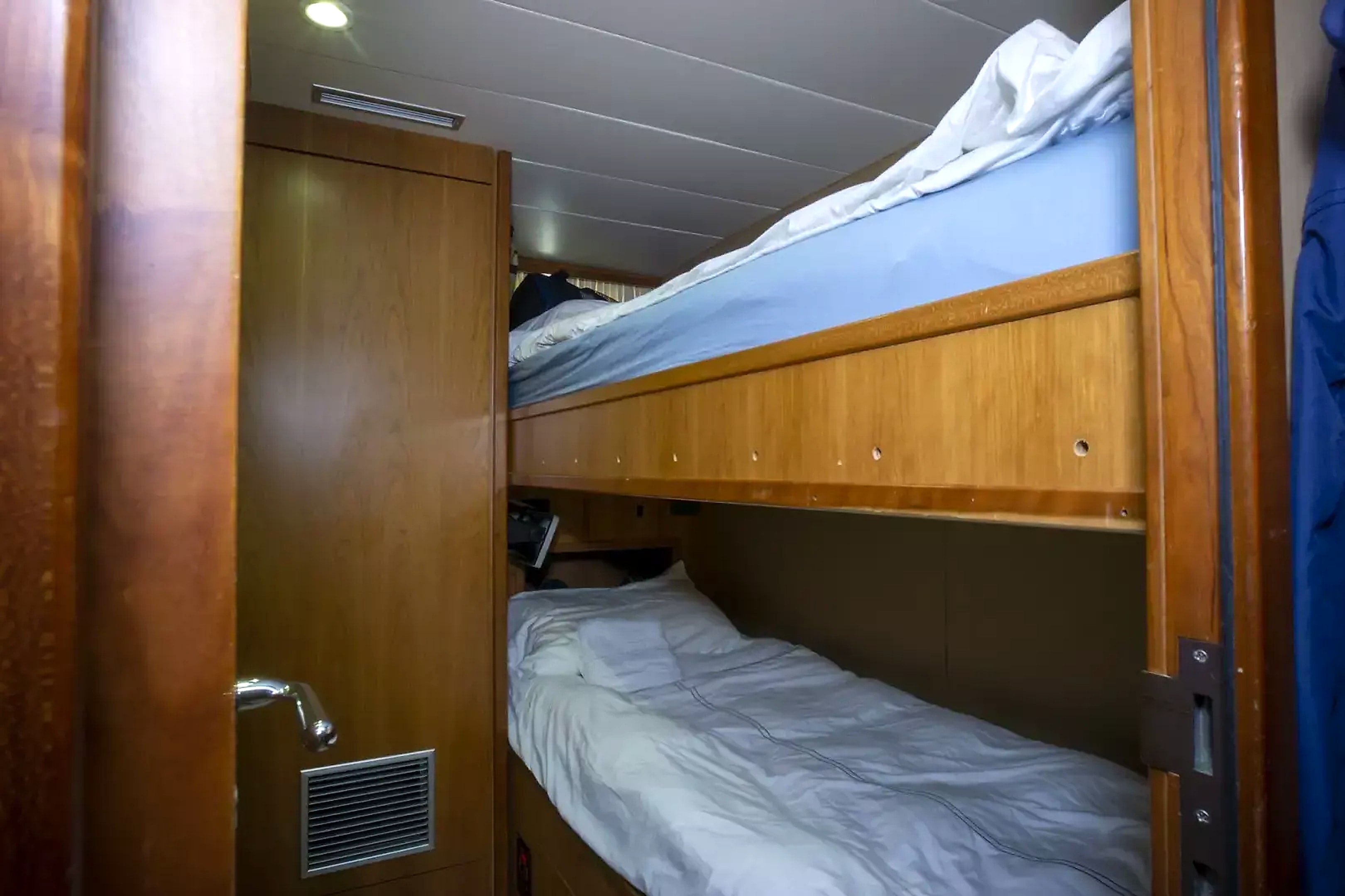 2000 Ferretti Yachts Custom Line 94 for sale (photo 18)
