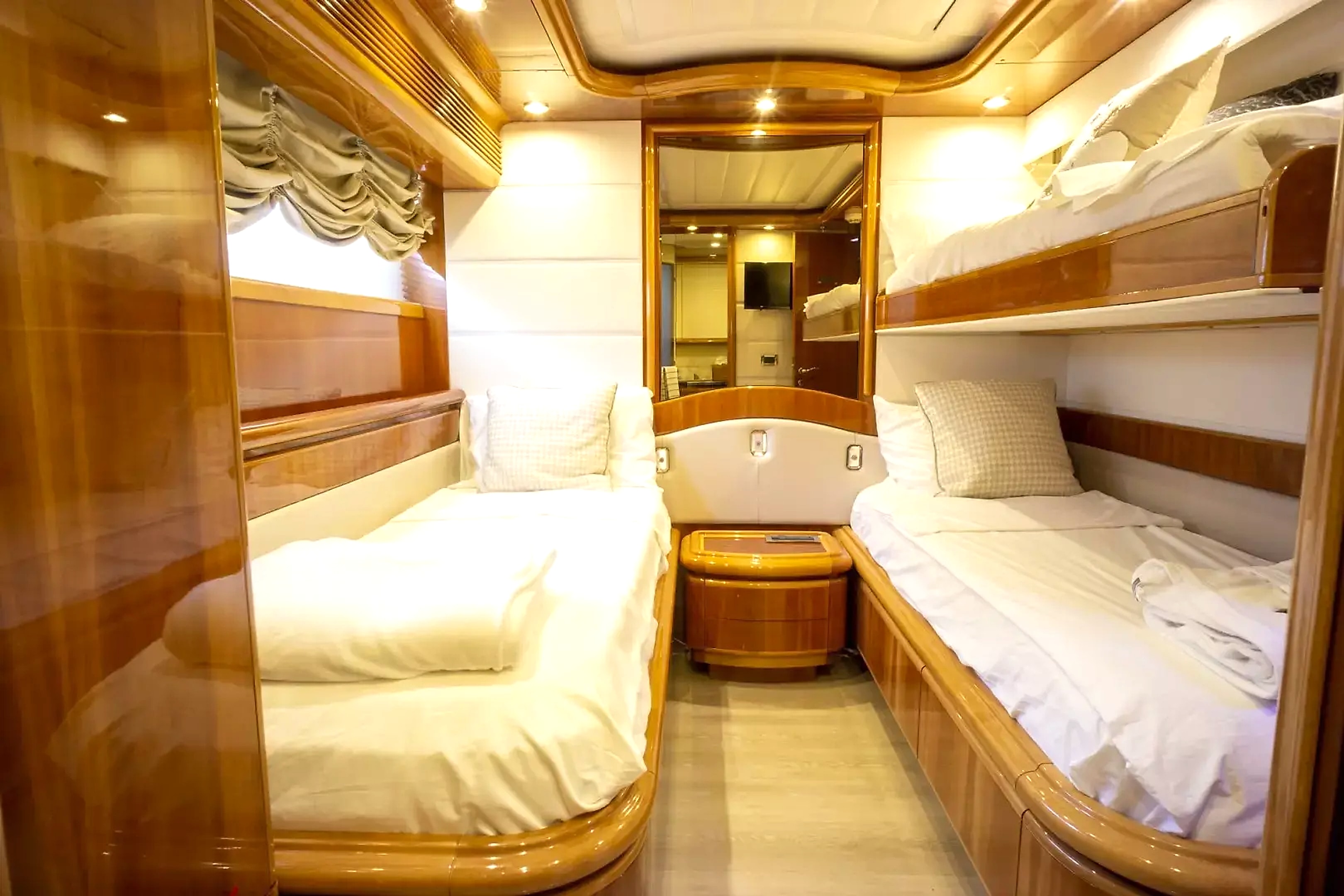 2000 Ferretti Yachts Custom Line 94 for sale (photo 22)