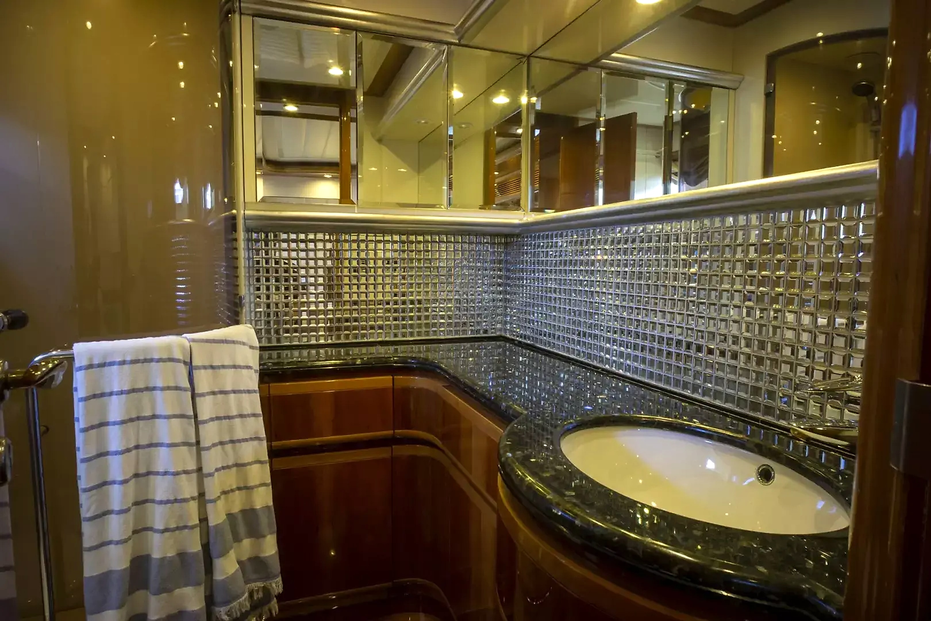 2000 Ferretti Yachts Custom Line 94 for sale (photo 25)