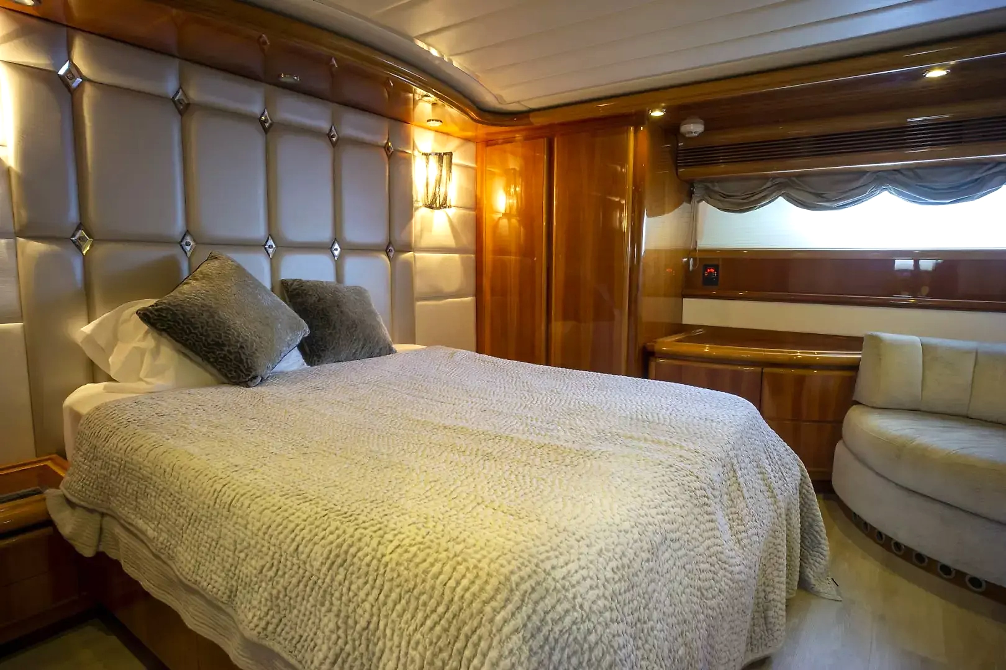 2000 Ferretti Yachts Custom Line 94 for sale (photo 26)