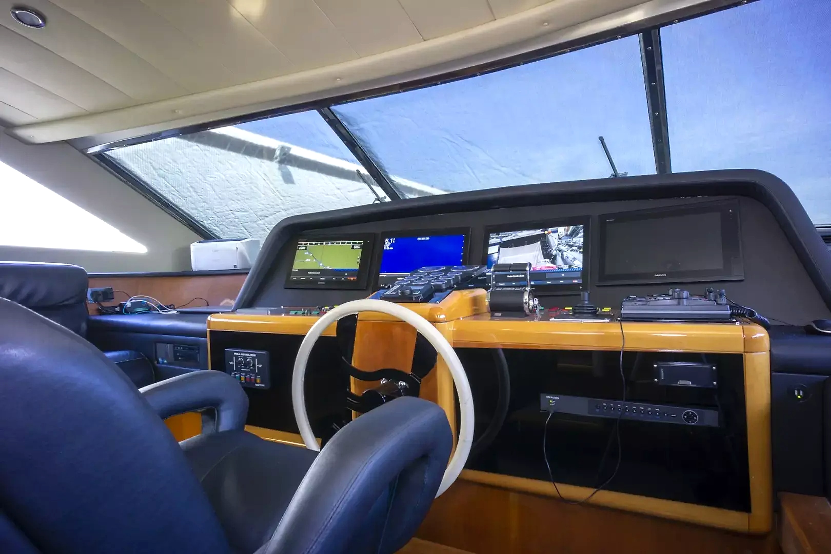 2000 Ferretti Yachts Custom Line 94 for sale (photo 28)