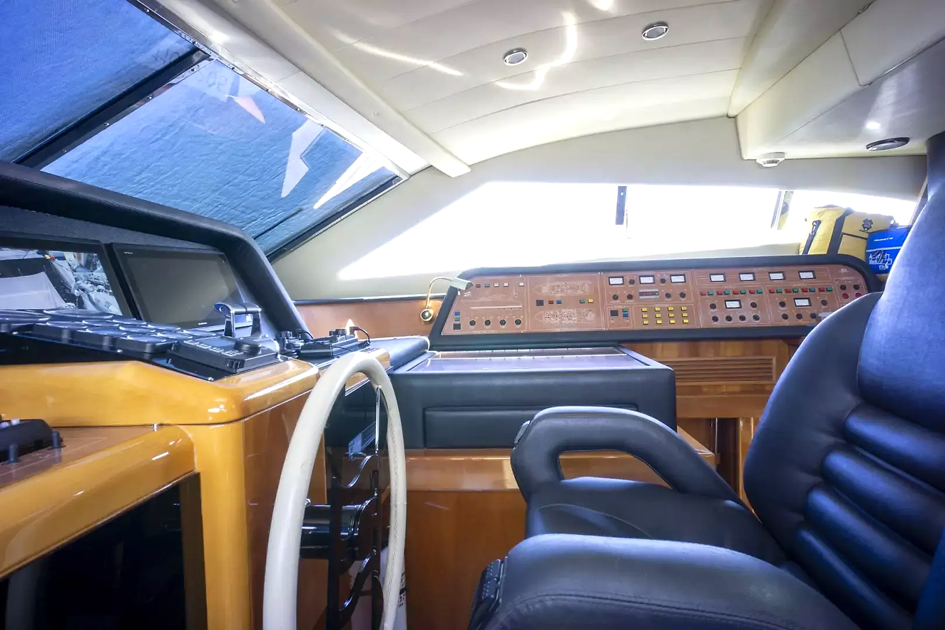 2000 Ferretti Yachts Custom Line 94 for sale (photo 29)