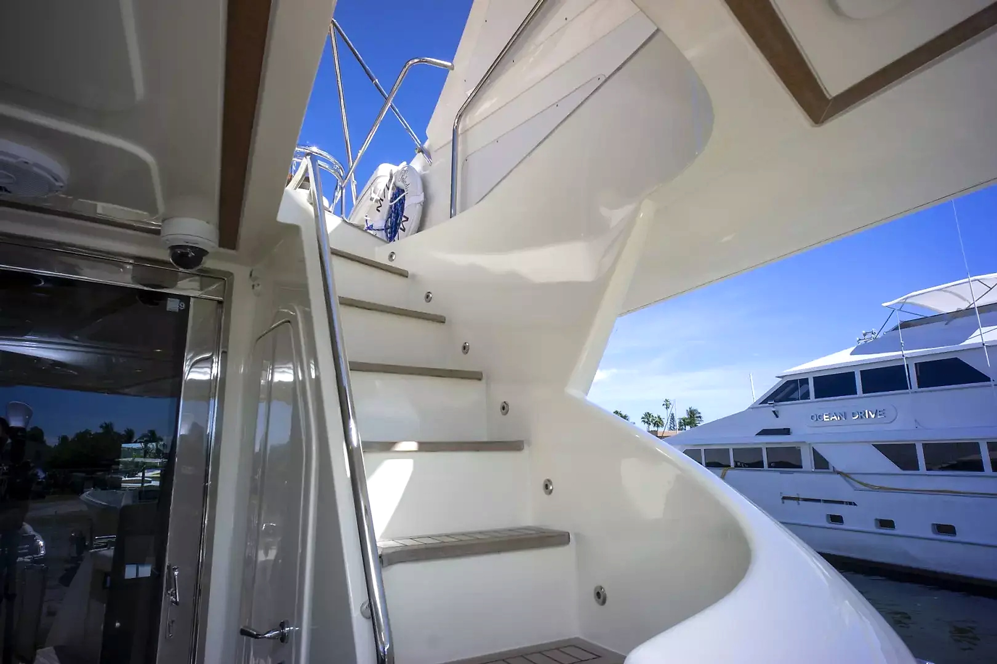 2000 Ferretti Yachts Custom Line 94 for sale (photo 32)