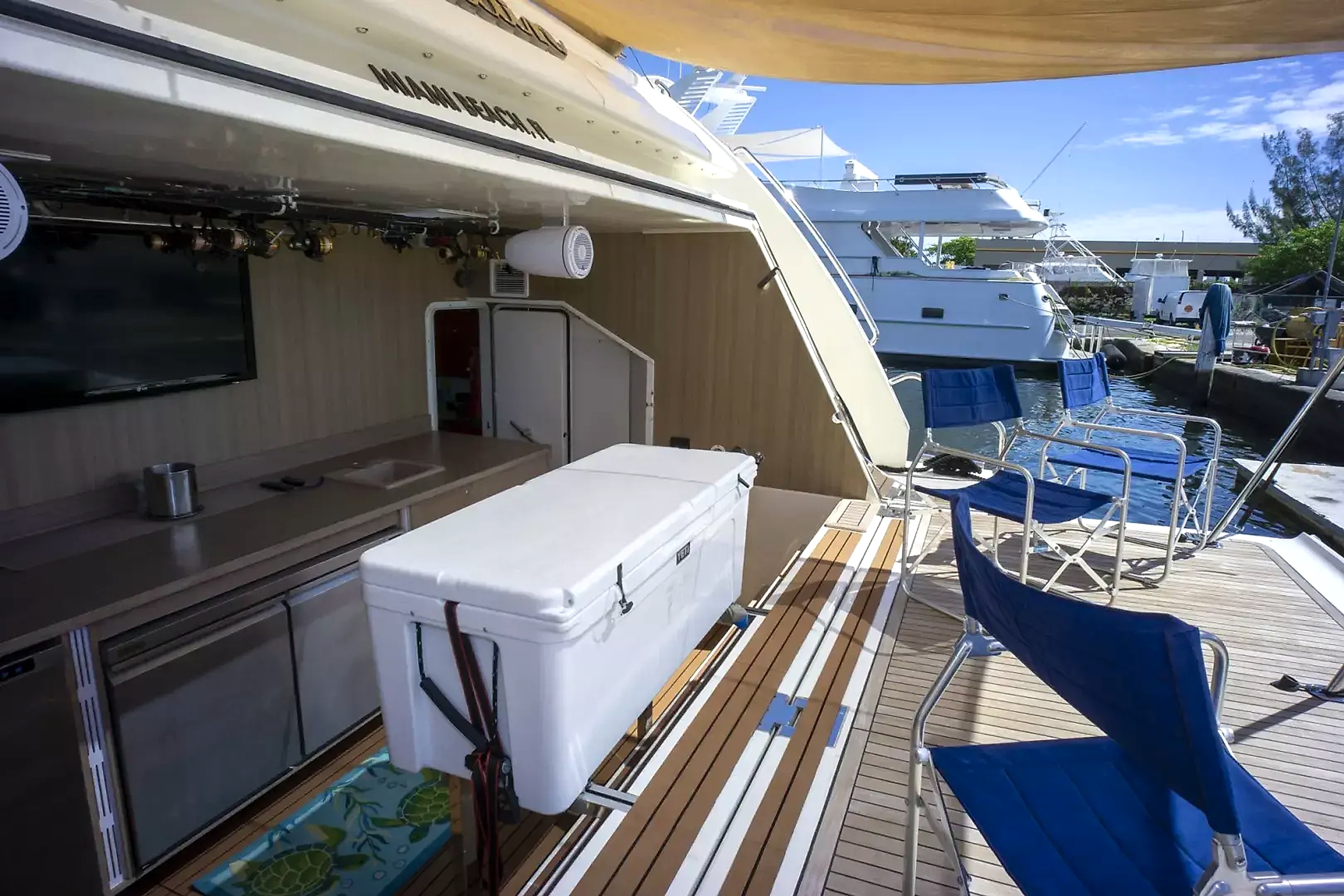 2000 Ferretti Yachts Custom Line 94 for sale (photo 37)