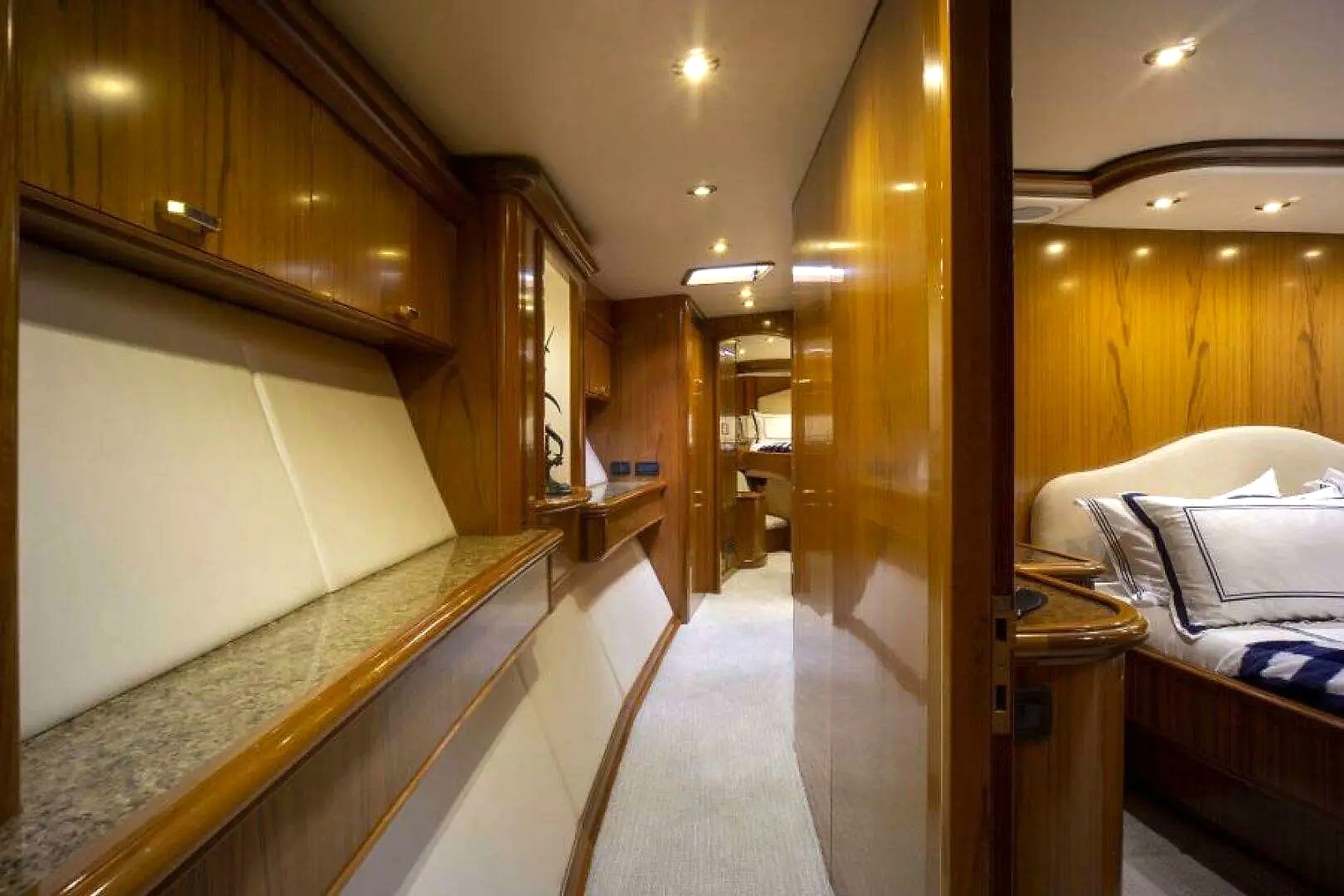 2005 Sea Force Ix Enclosed Flybridge in vendita (photo 21)