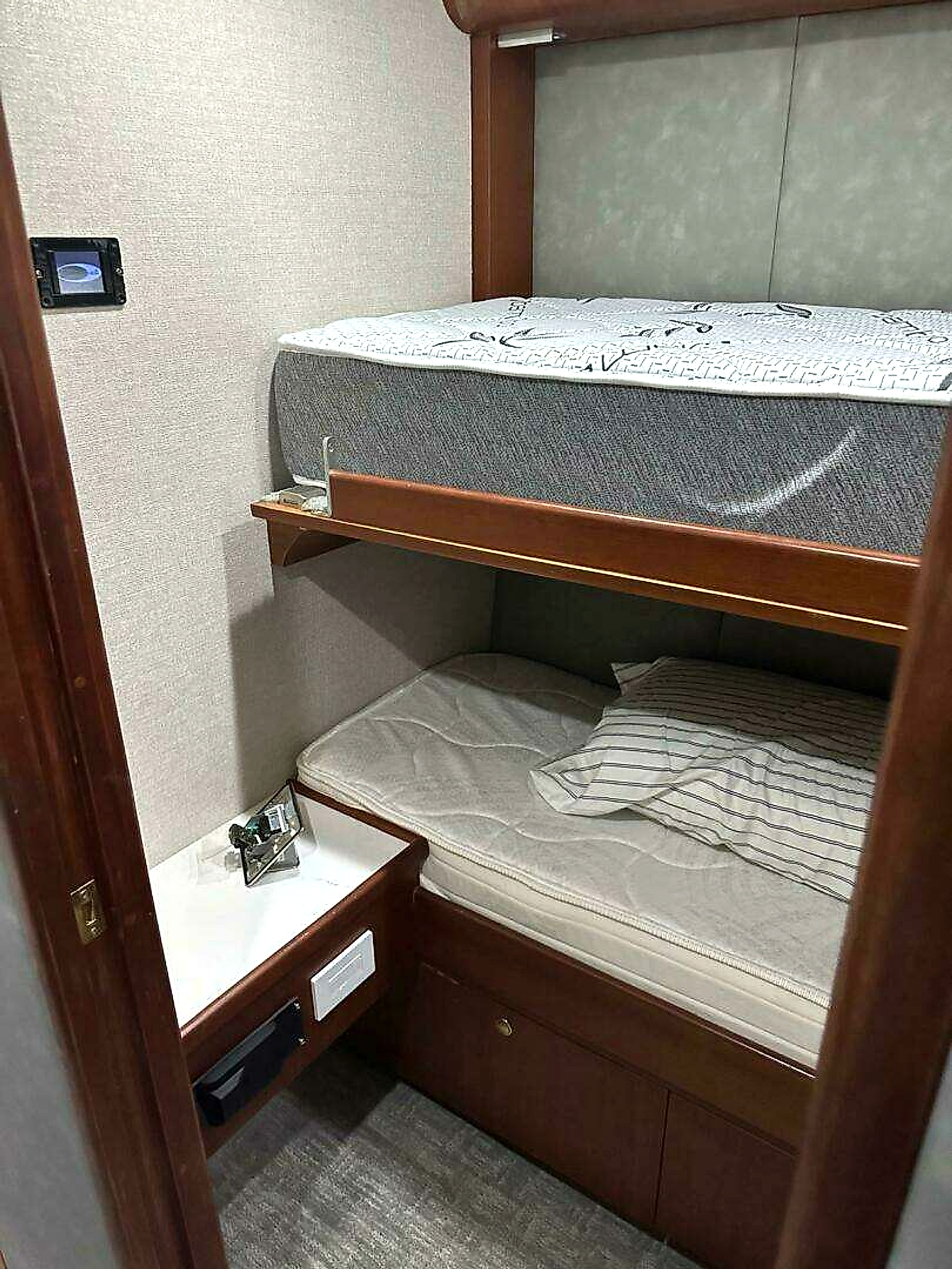 2001 Buddy Davis 61 Sportfish for sale (photo 18)