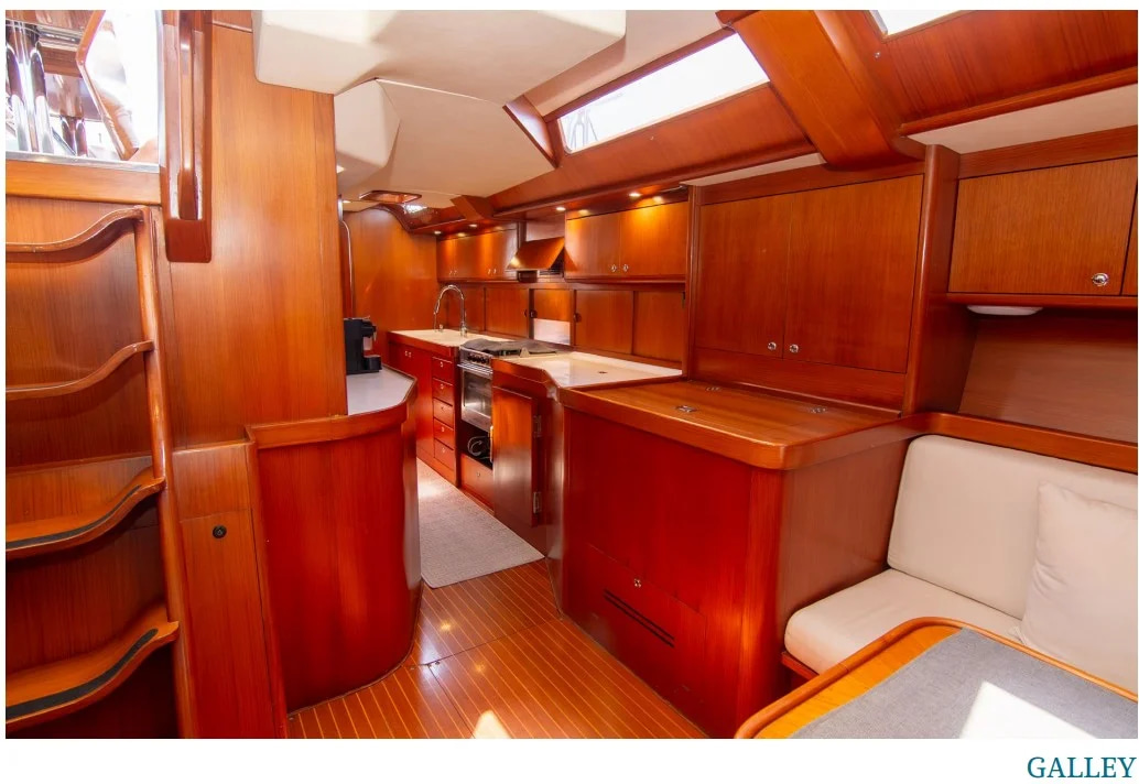 2003 De Cesari FETCH IV for charter (photo 9)