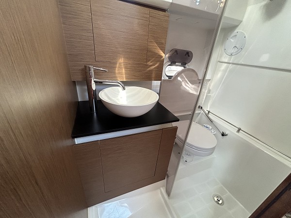 2020 Jeanneau Cap Camarat 10.5 WA for sale (photo 10)