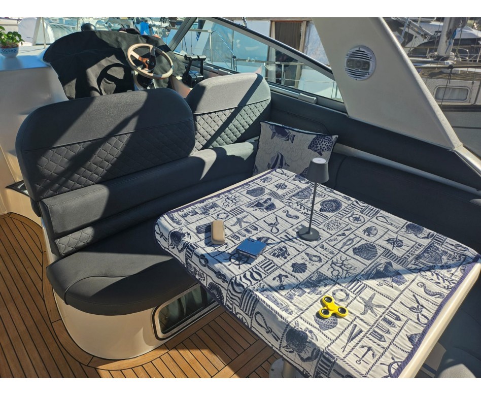 2001 Monterey 322 Cruiser in vendita (photo 4)