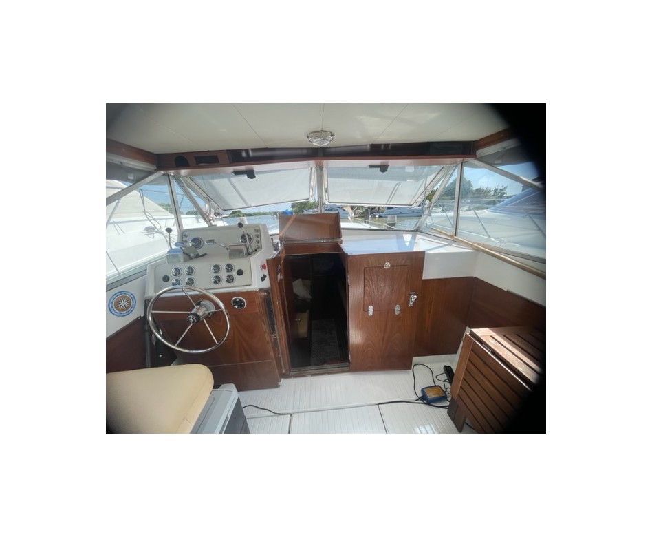 1991 Chris Craft 31 Commander for sale (photo 5)