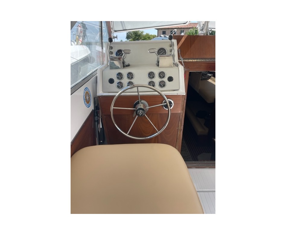 1991 Chris Craft 31 Commander for sale (photo 6)