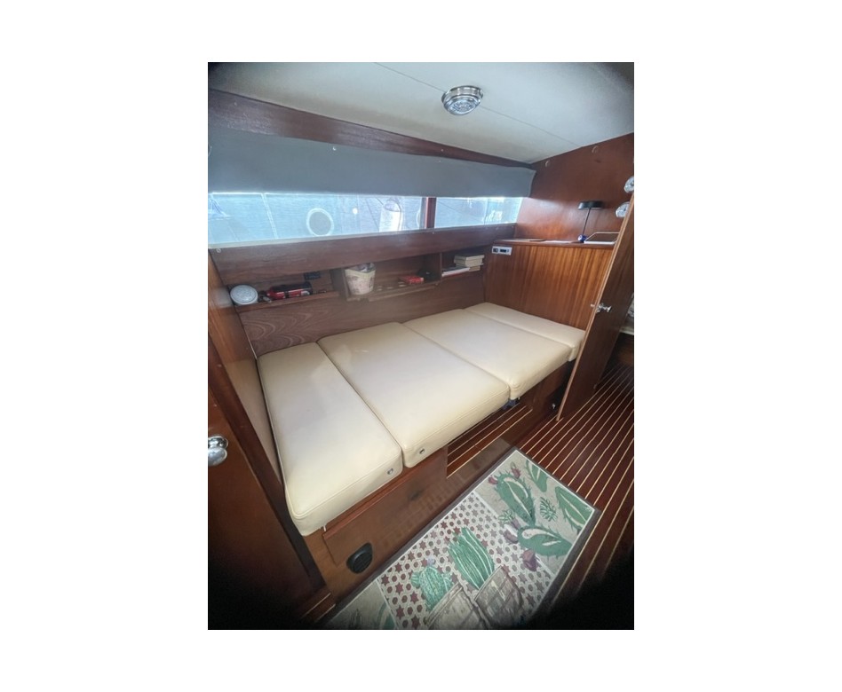 1991 Chris Craft 31 Commander for sale (photo 7)
