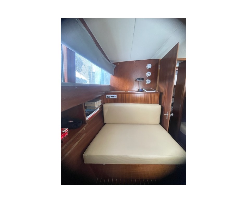 1991 Chris Craft 31 Commander for sale (photo 8)