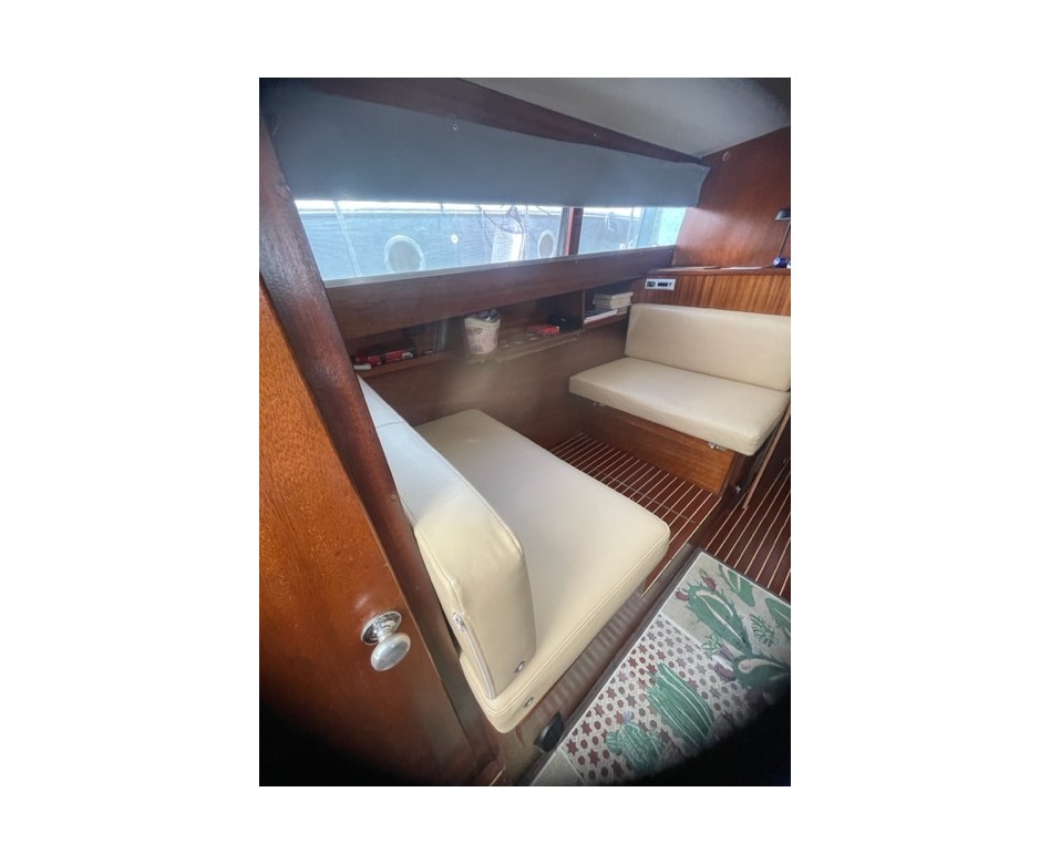 1991 Chris Craft 31 Commander for sale (photo 9)