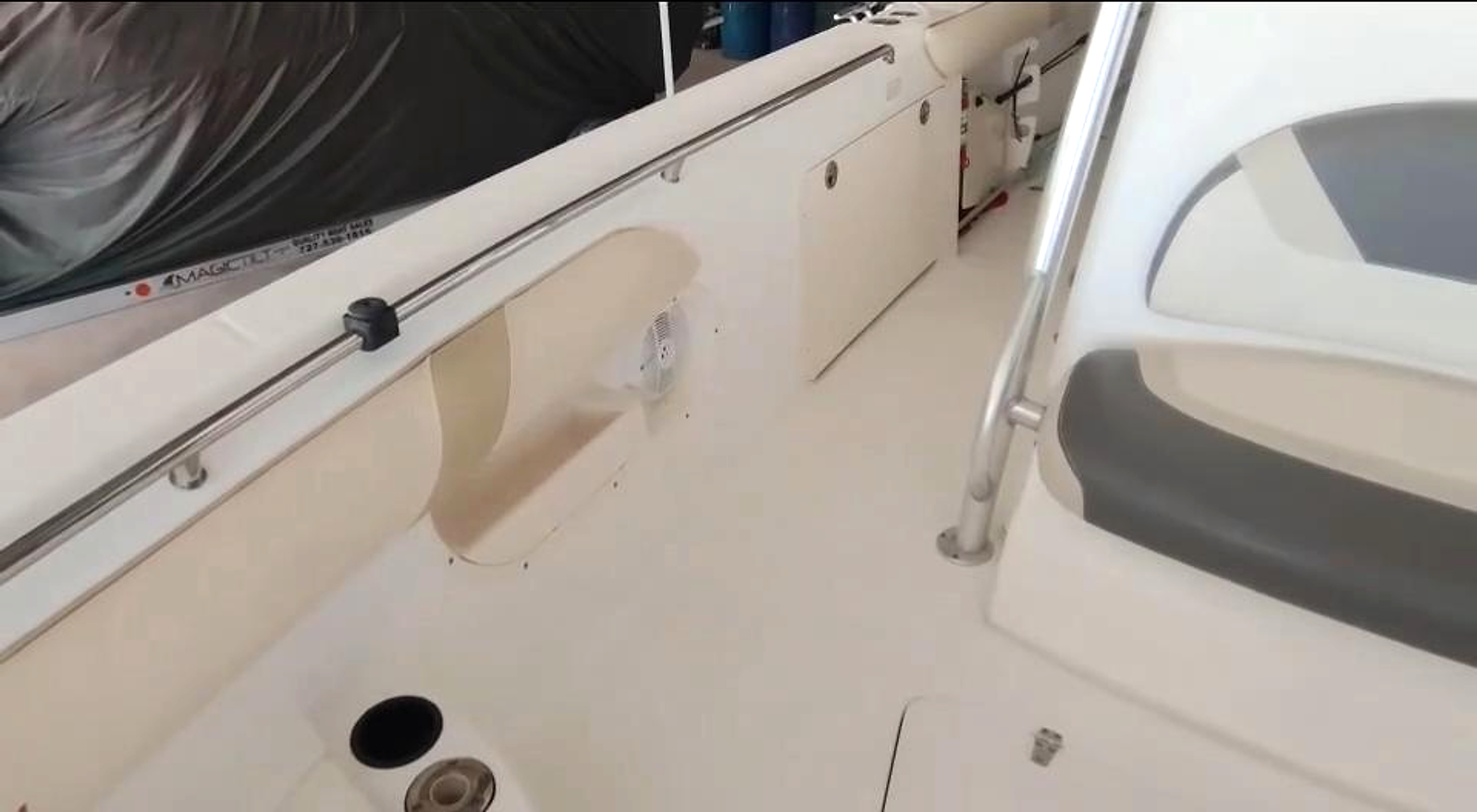 2004 Boston Whaler 320 Outrage à vendre (photo 10)