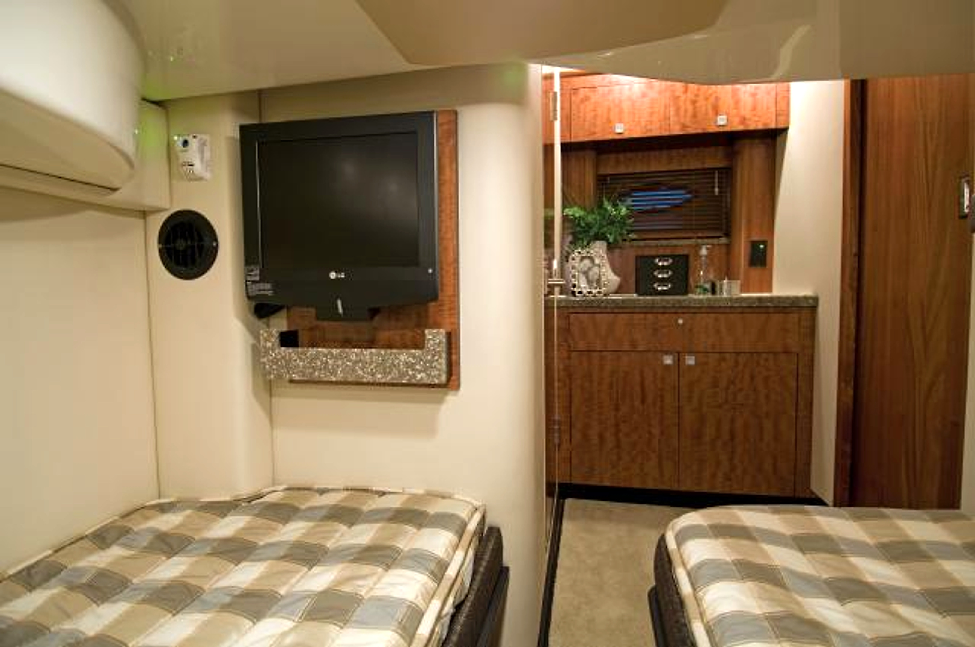 2012 Monterey 415 for sale (photo 11)