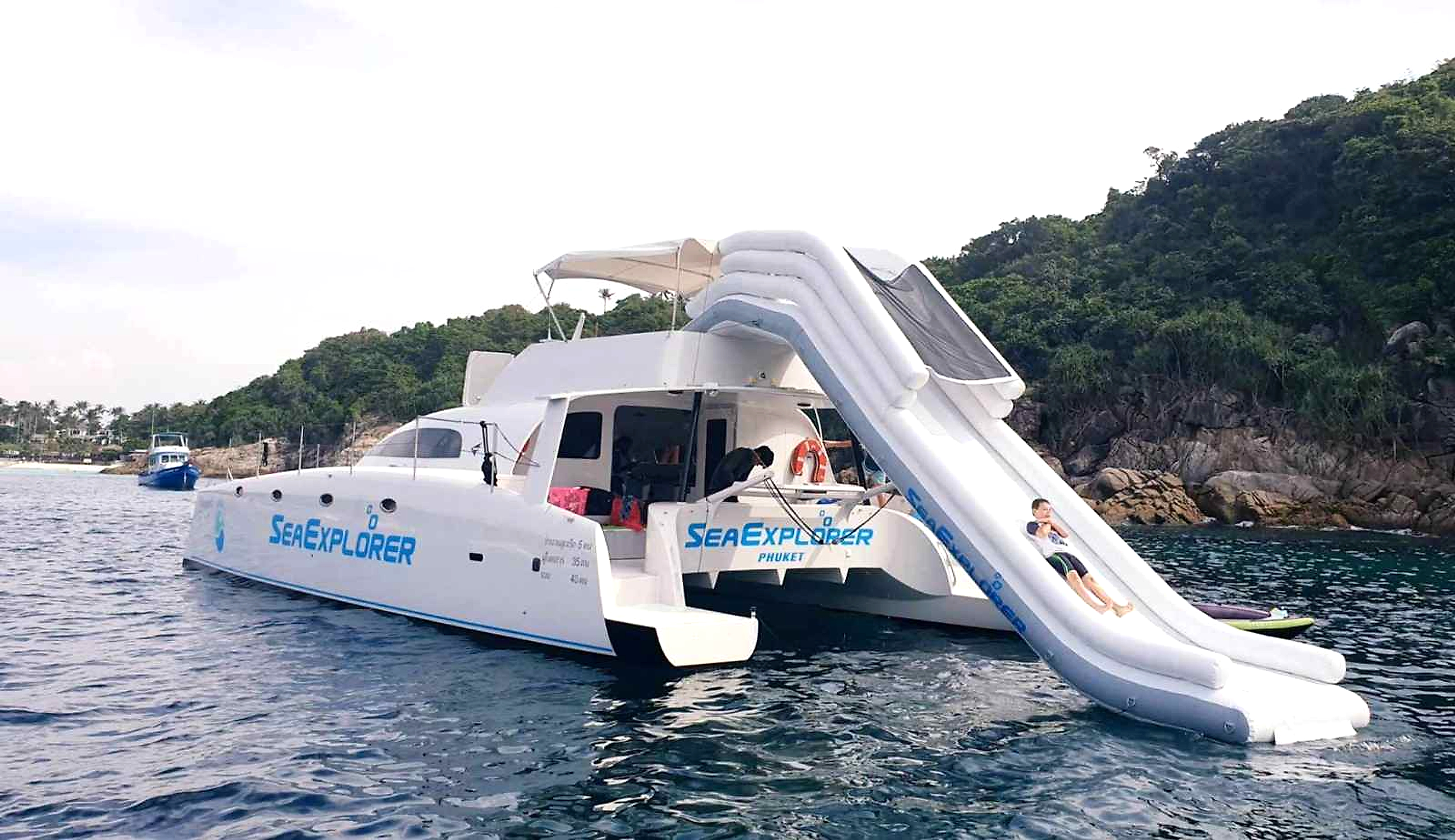 2019 Asia Catamaran Stealth 47 Powercat for sale (photo 4)