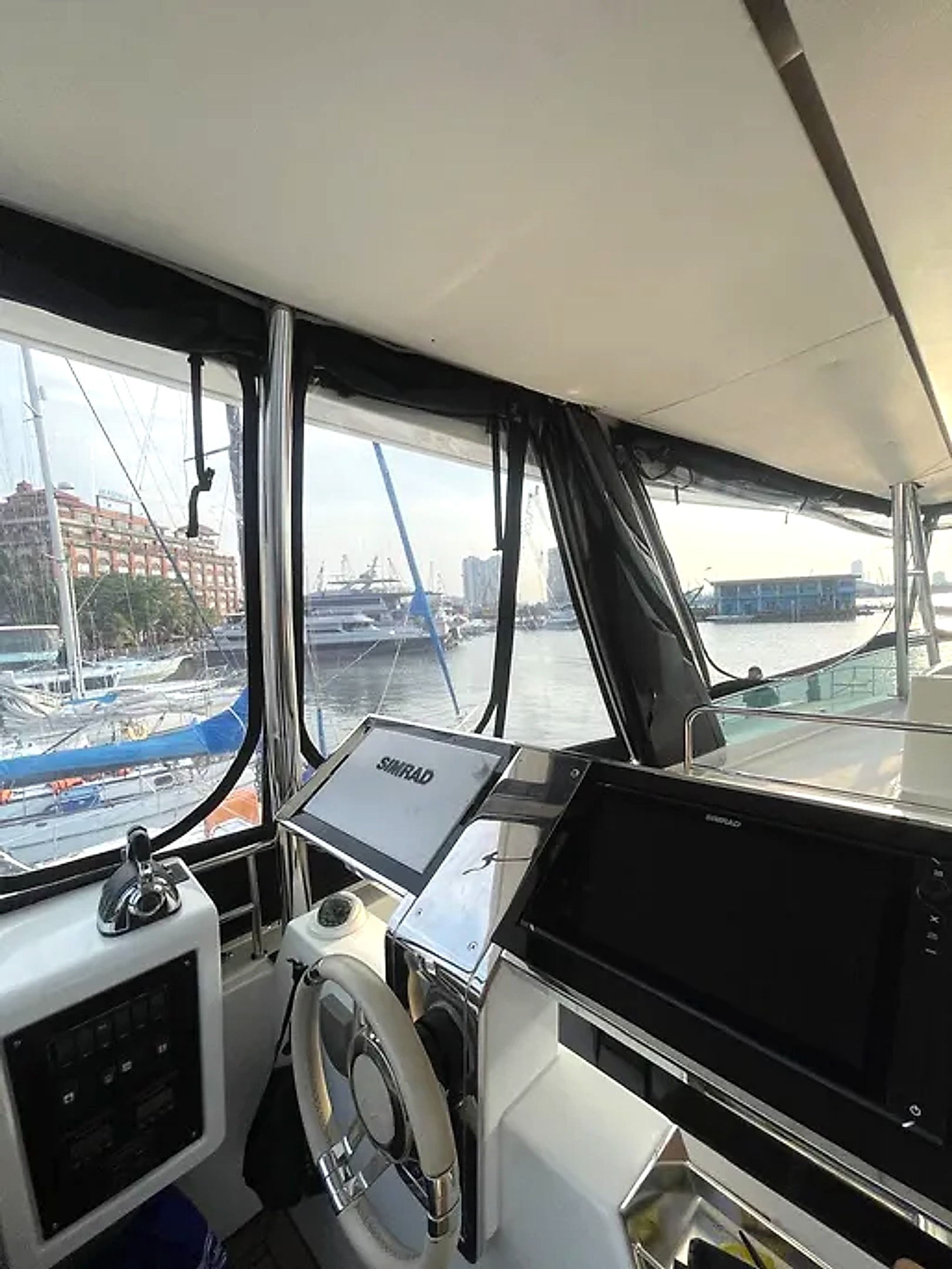 2017 Lagoon 630 My in vendita (photo 25)