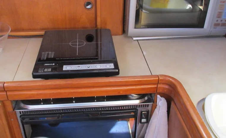 1994 Aquastar Ocean Ranger 38 Aft Cockpit for sale (photo 16)