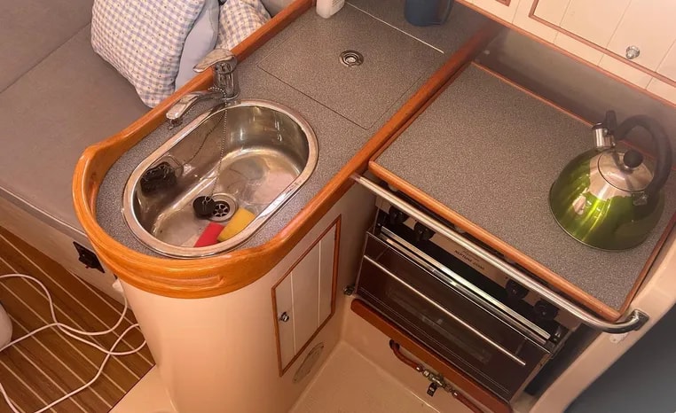 2005 British Hunter Channel 245 te koop (photo 11)