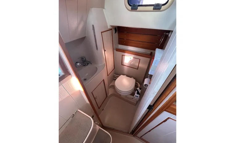 2005 British Hunter Channel 245 te koop (photo 13)