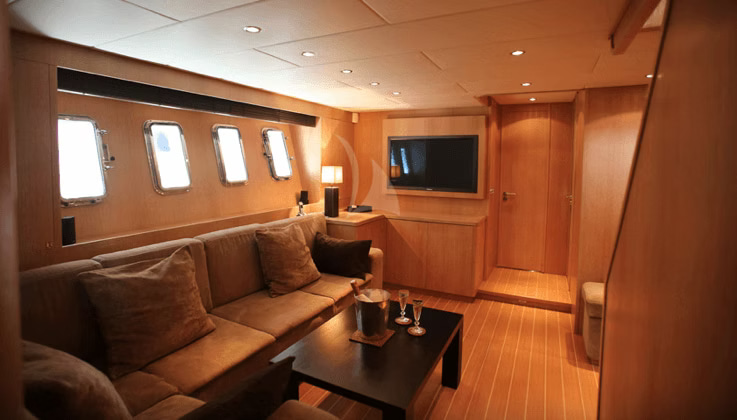2005 Leopard 24 for charter (photo 2)