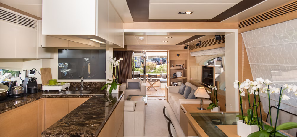 2013 Azimut 77 for charter (photo 2)
