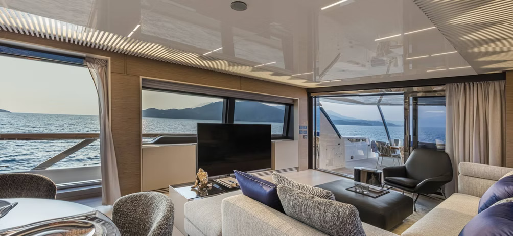2019 Ferretti 920 for charter (photo 2)