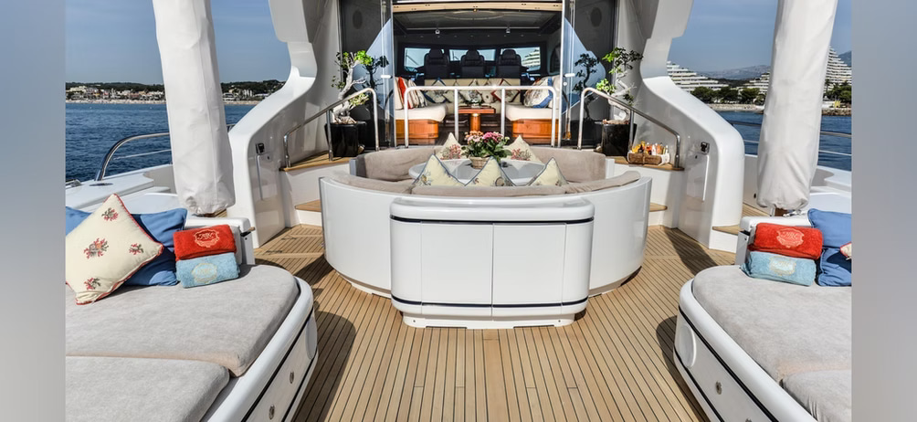 2005 Mangusta 105 à louer (photo 2)