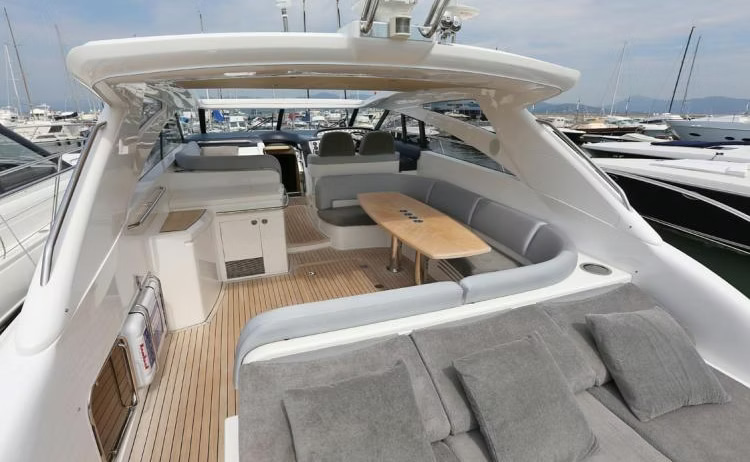 2023 Princess V58 te huur (photo 2)