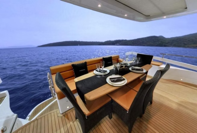 2023 Pearl 60 te huur (photo 7)