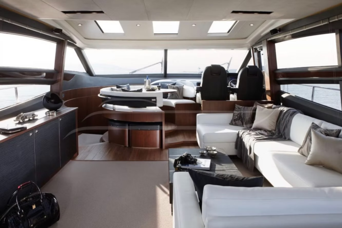2019 Princess V72 en alquiler (photo 3)