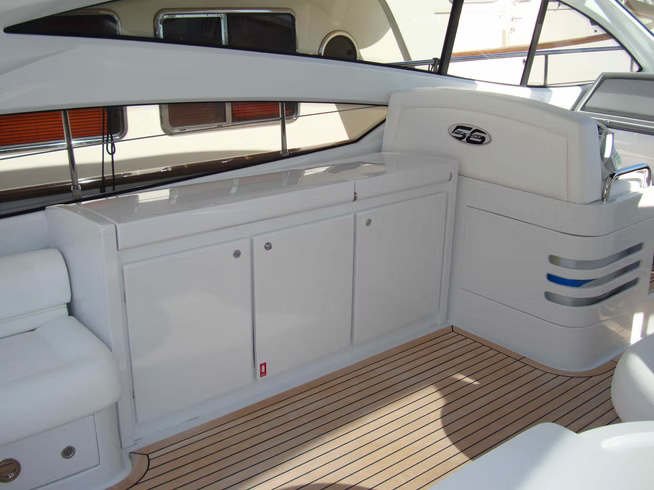 2005 Pershing 56 en alquiler (photo 3)