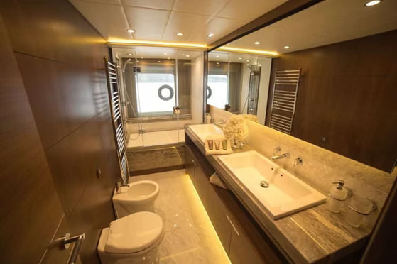 2023 Princess 88 for charter (photo 6)