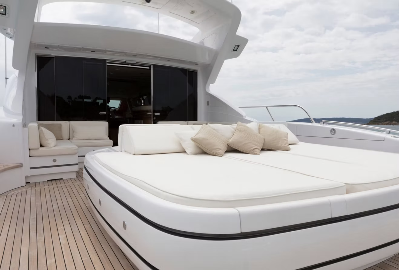 2010 Mangusta 92 for charter (photo 7)