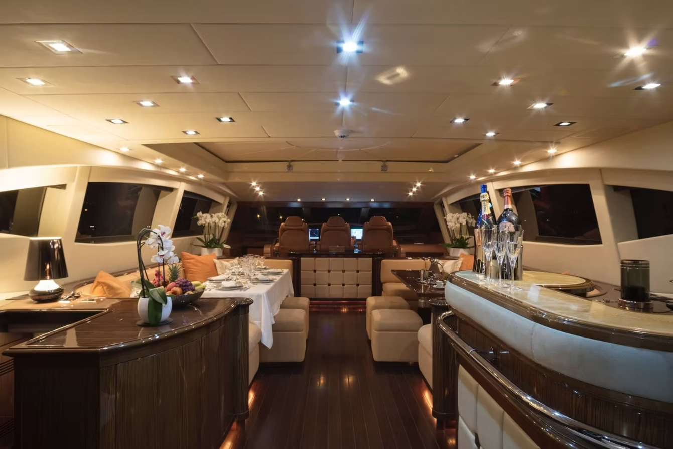 2010 Mangusta 92 for charter (photo 8)