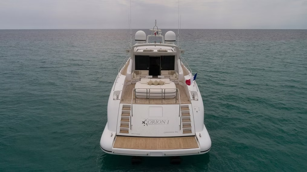 2010 Mangusta 92 for charter (photo 9)