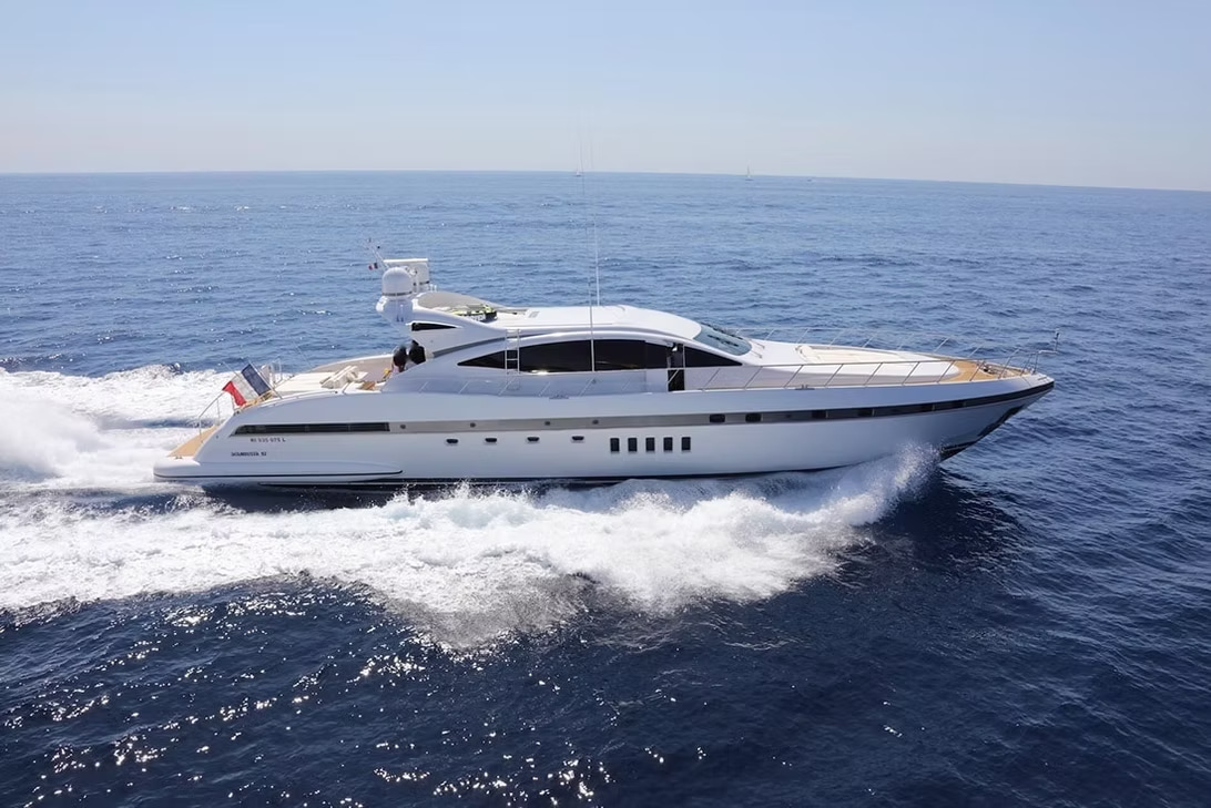 2010 Mangusta 92 for charter (photo 11)