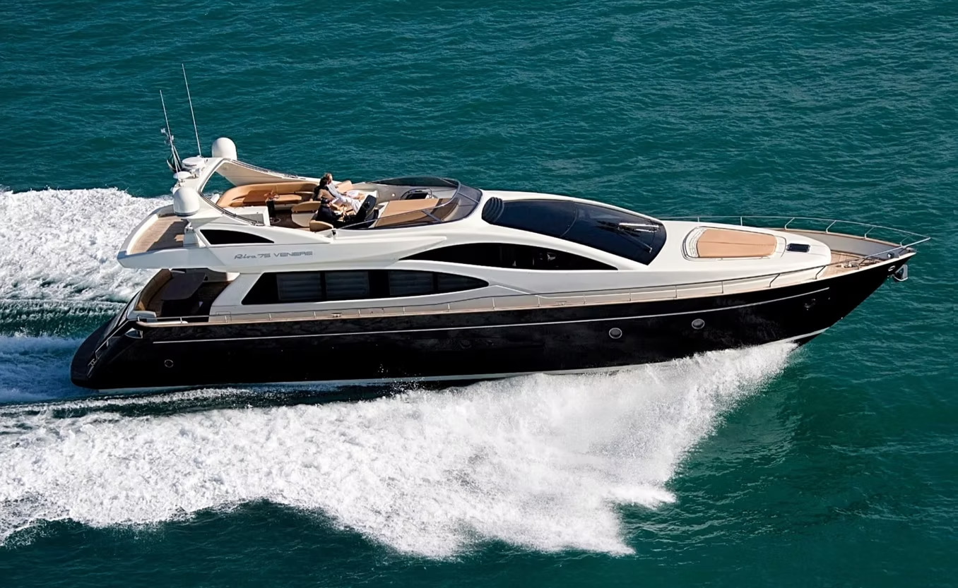 2023 Riva 100 Corsaro a noleggio (photo 2)