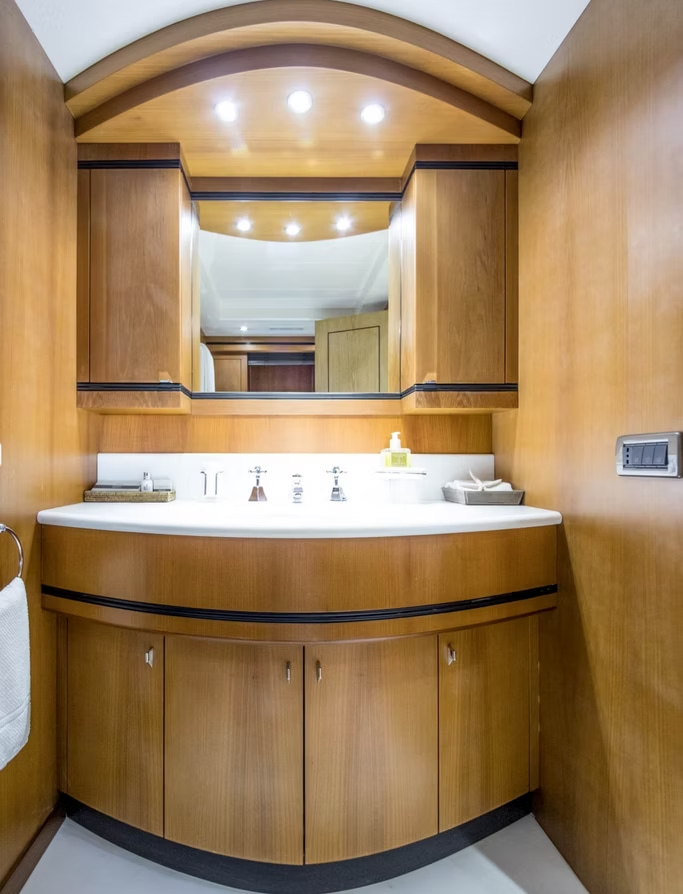 2008 Mangusta 108 for charter (photo 7)