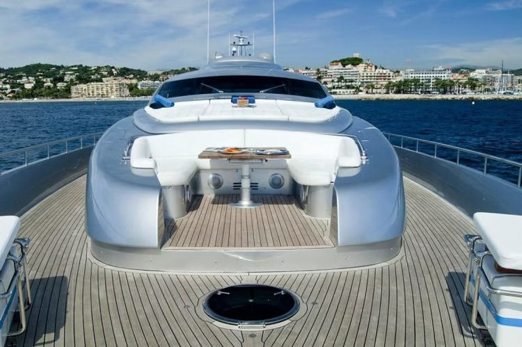 2010 Pershing 115 en alquiler (photo 2)