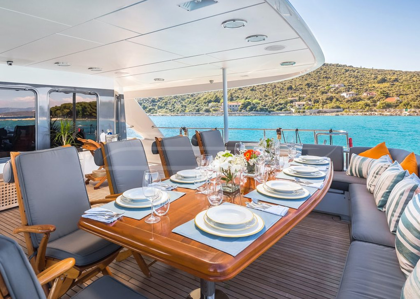 1993 Heesen 40m for charter (photo 12)