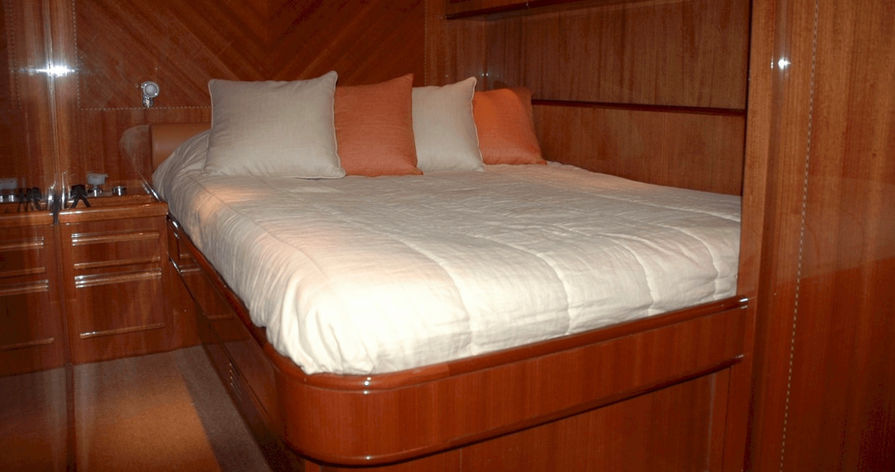 2000 Leopard 23 Sport for charter (photo 4)